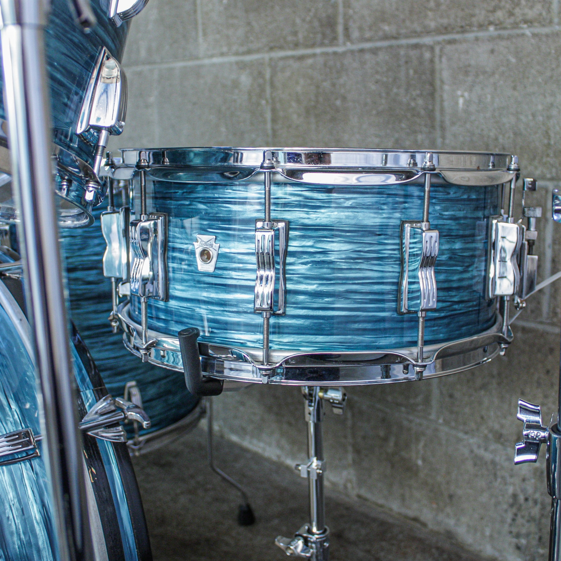 Ludwig 1977–78 Ludwig 4-Piece Drum Kit – Turquoise Oyster Rewrap – 6-Ply Maple – Netflix “Ginny & Georgia”