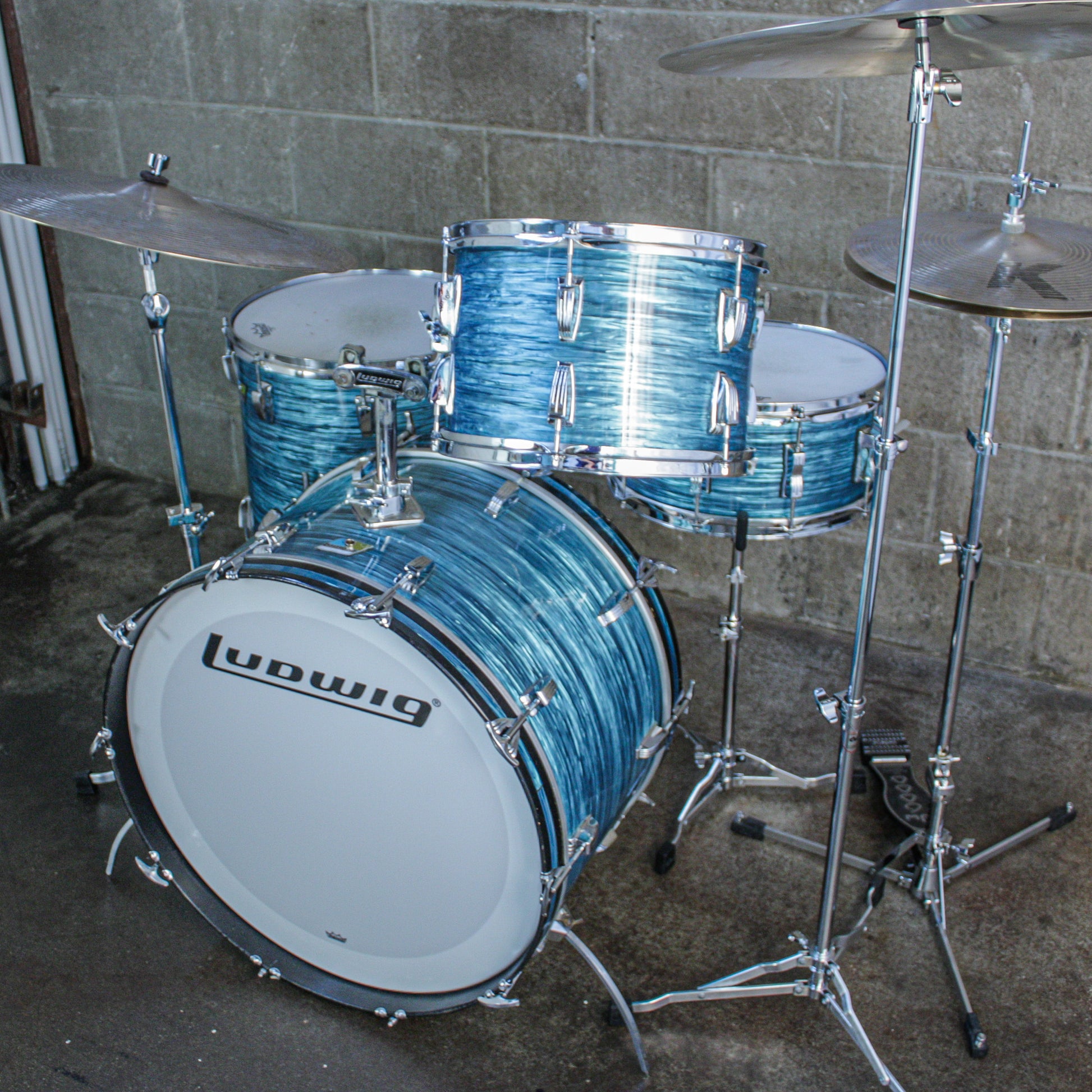 Ludwig 1977–78 Ludwig 4-Piece Drum Kit – Turquoise Oyster Rewrap – 6-Ply Maple – Netflix “Ginny & Georgia”
