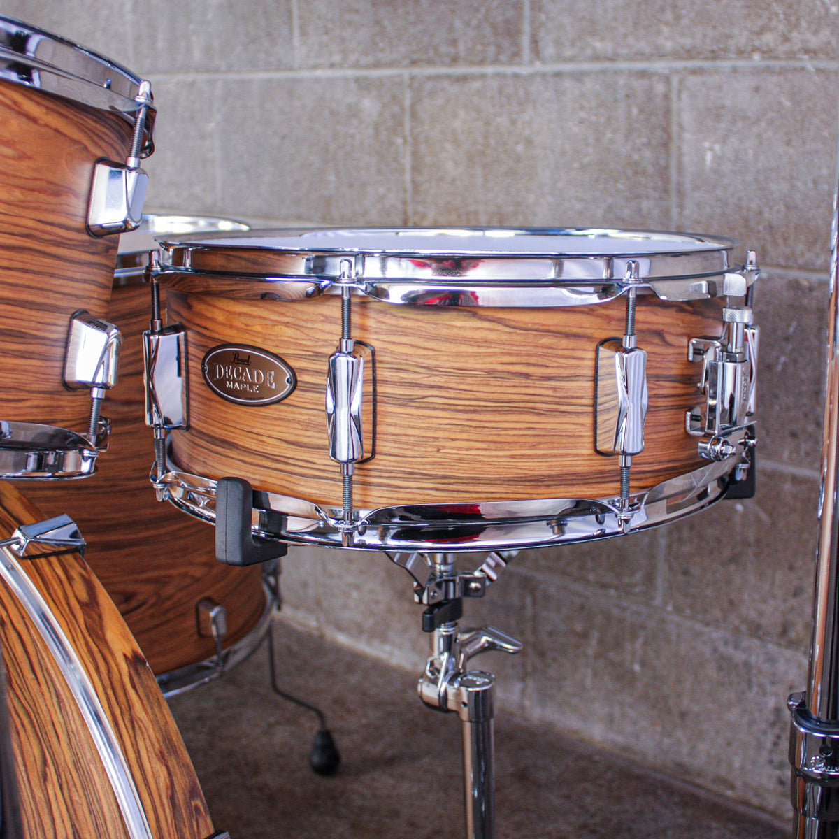 Pearl Decade Maple 5-Piece Shell Pack (22,10,12,16,SD) - Satin Caramel Veil
