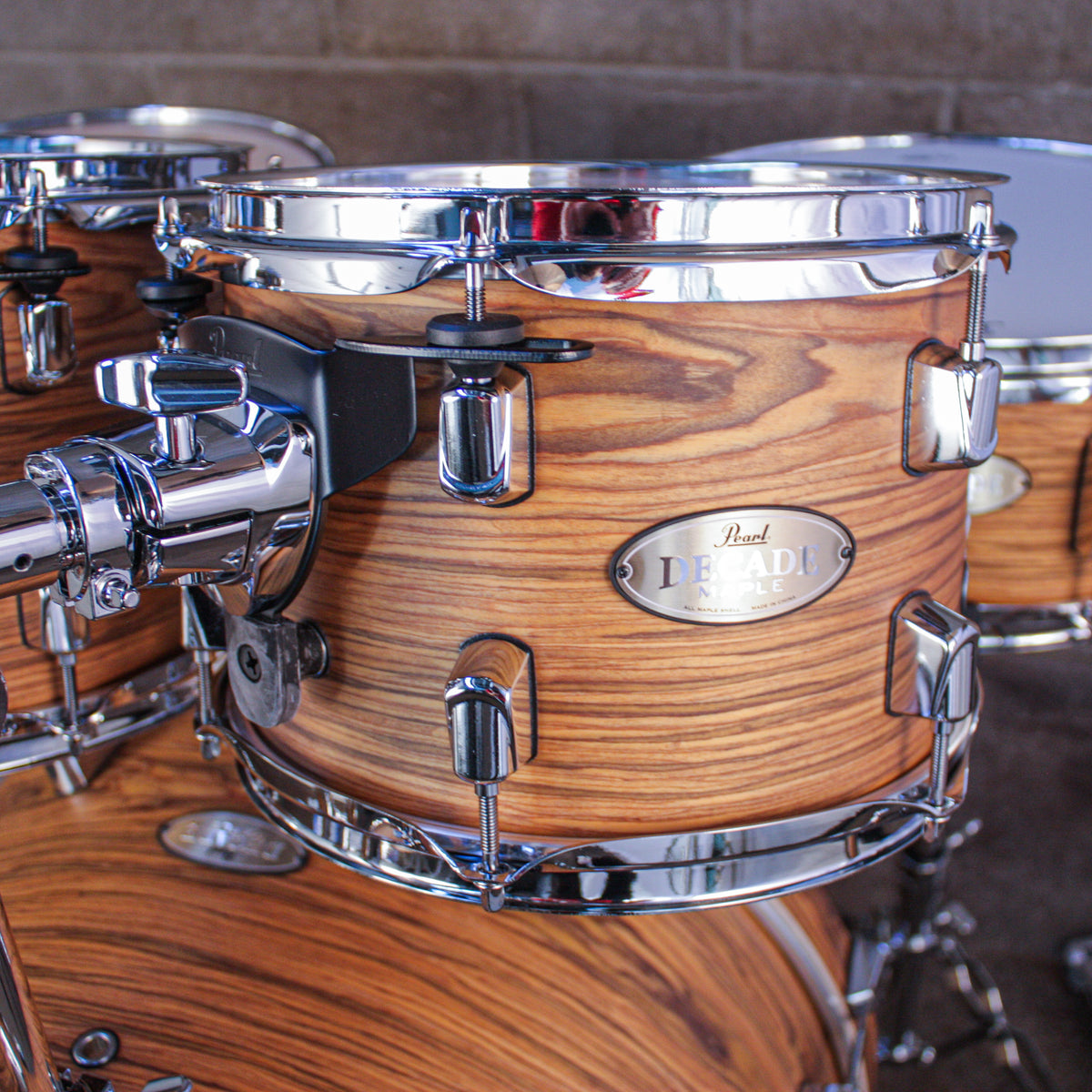 Pearl Decade Maple 5-Piece Shell Pack (22,10,12,16,SD) - Satin Caramel Veil