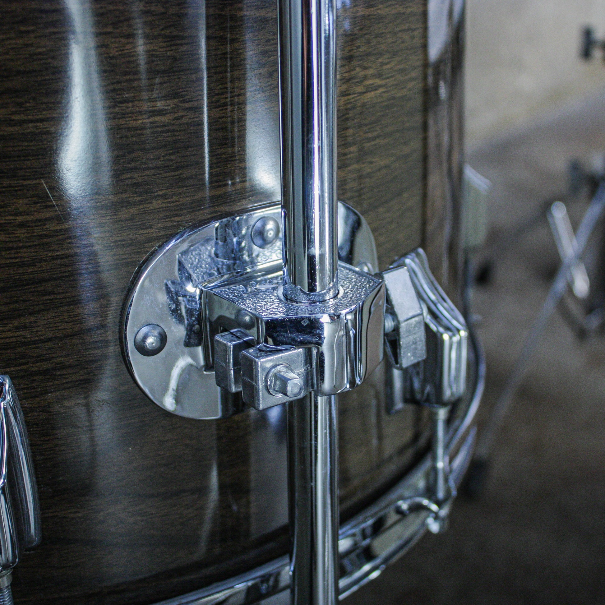 Rogers Londoner V Drum Kit – 1977 Big R Era – New Mahogany – Complete Memriloc Hardware